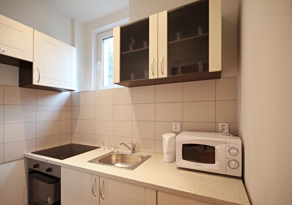 Jezerka Apartments Prag Rum bild