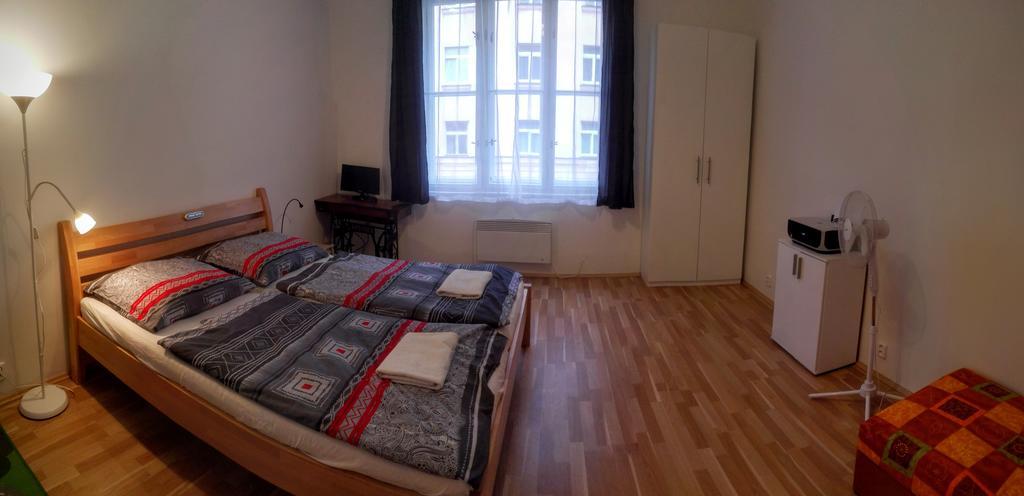Jezerka Apartments Prag Exteriör bild