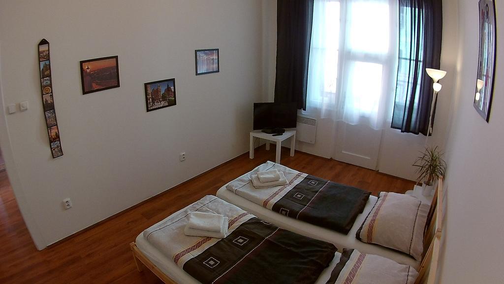 Jezerka Apartments Prag Exteriör bild