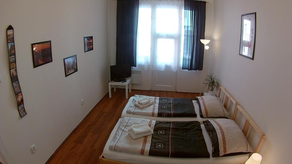 Jezerka Apartments Prag Exteriör bild