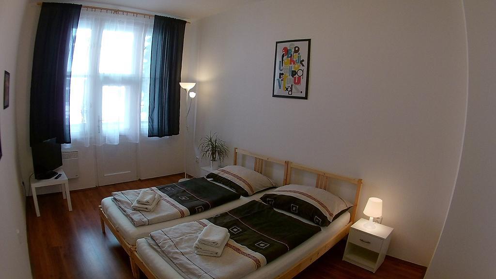 Jezerka Apartments Prag Exteriör bild