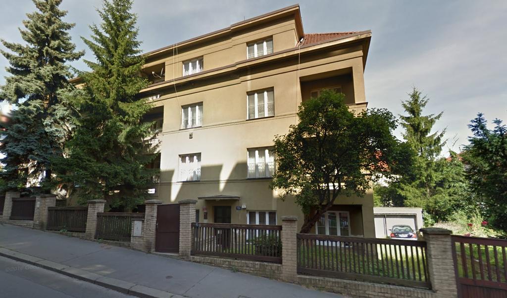 Jezerka Apartments Prag Exteriör bild