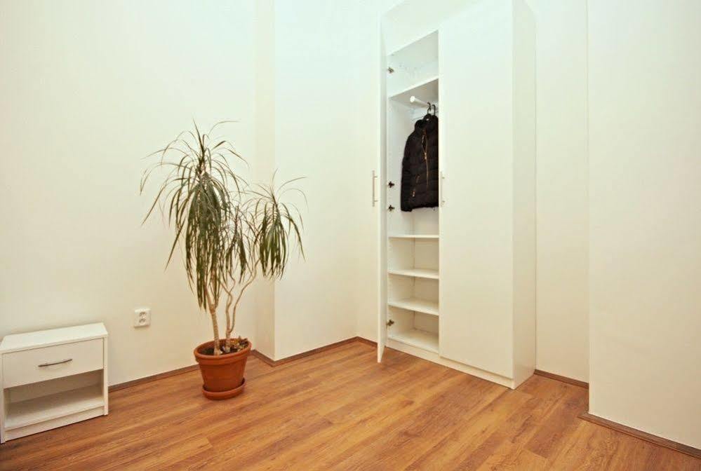 Jezerka Apartments Prag Exteriör bild