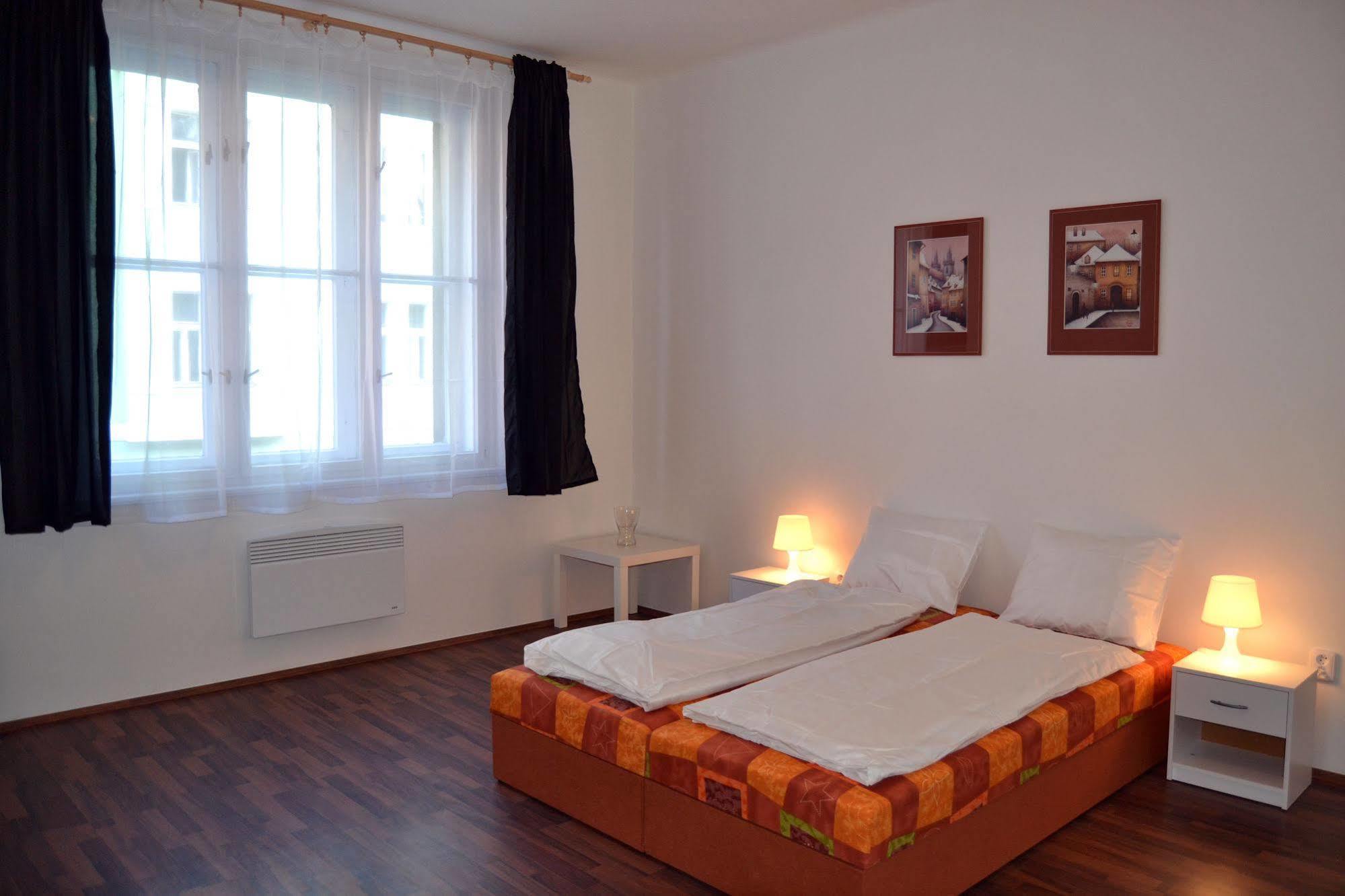 Jezerka Apartments Prag Exteriör bild
