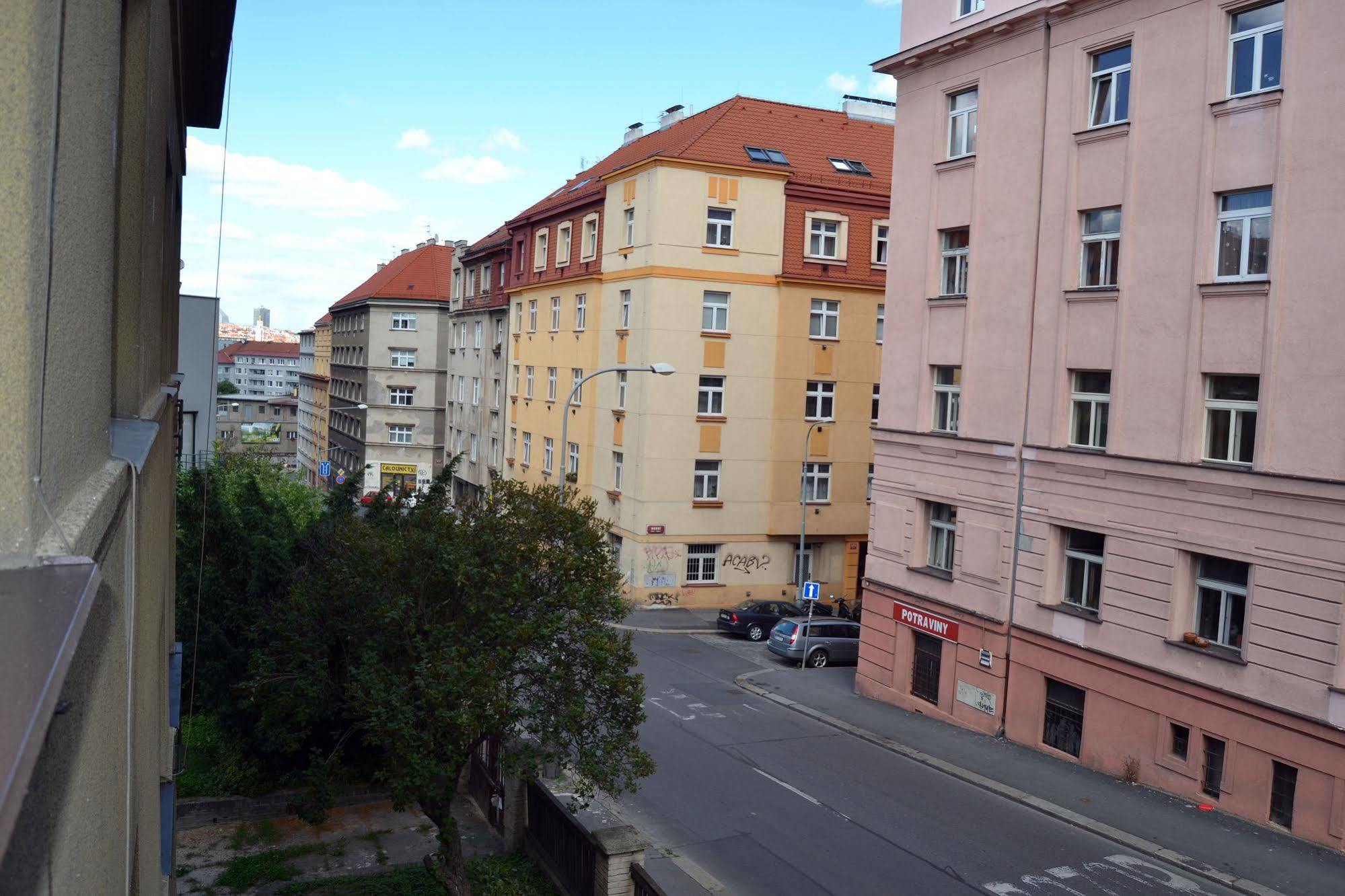 Jezerka Apartments Prag Exteriör bild
